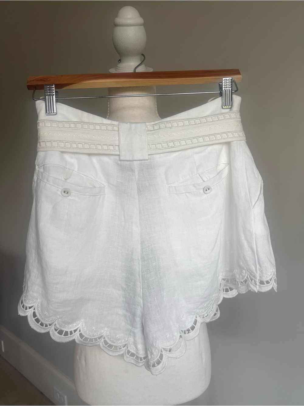 FARM Rio Women's Richelieu Embroidered Scalloped Linen Shorts, Size M-NWT - Picture 5 of 6